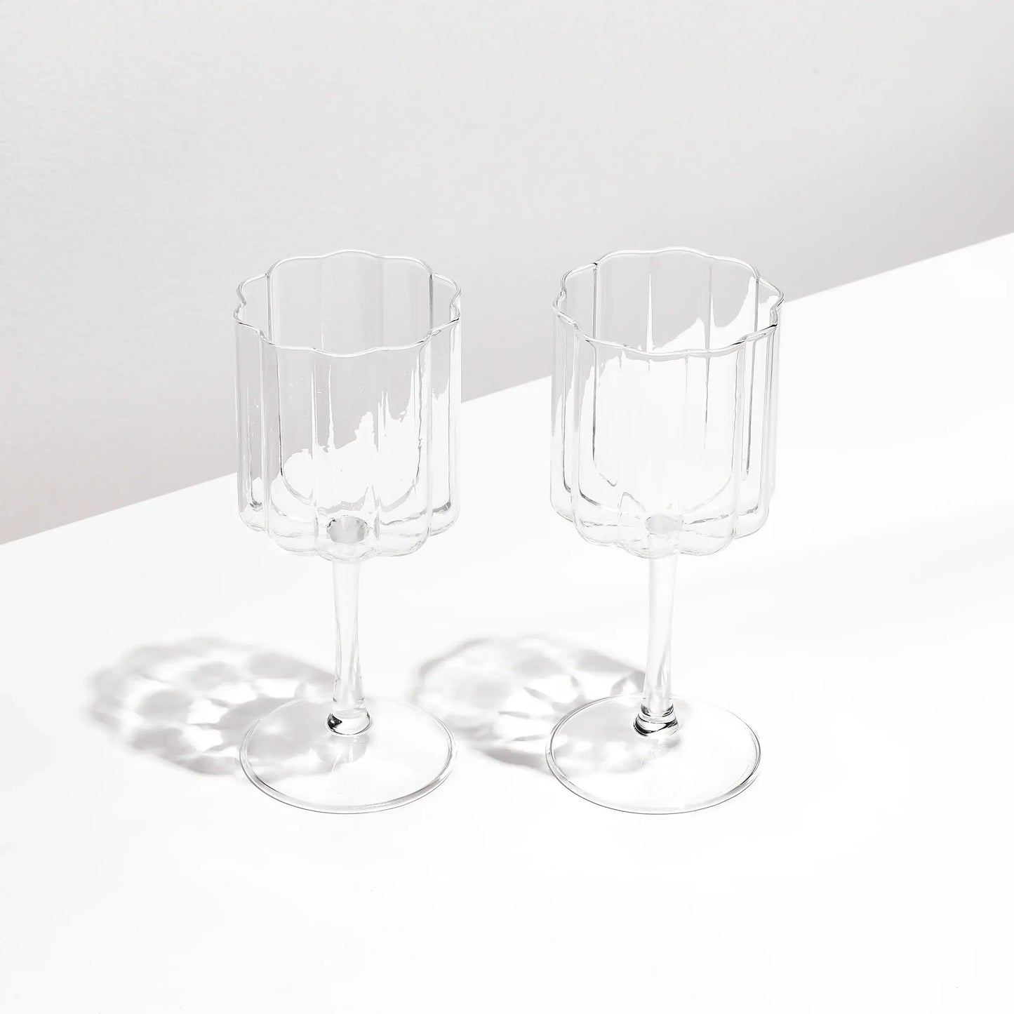 TWO x WAVE WINE GLASSES - CLEAR