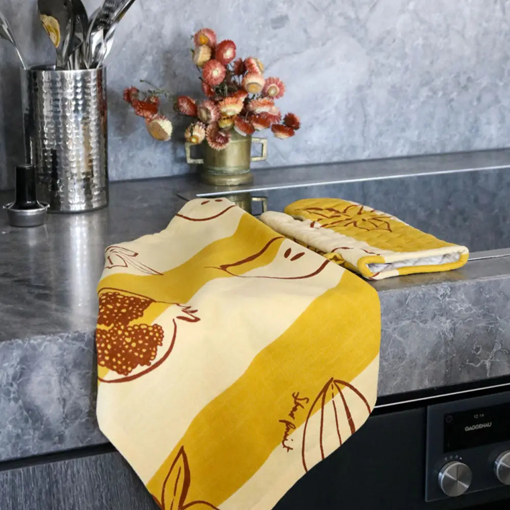Winter Fruit Oven Mitt