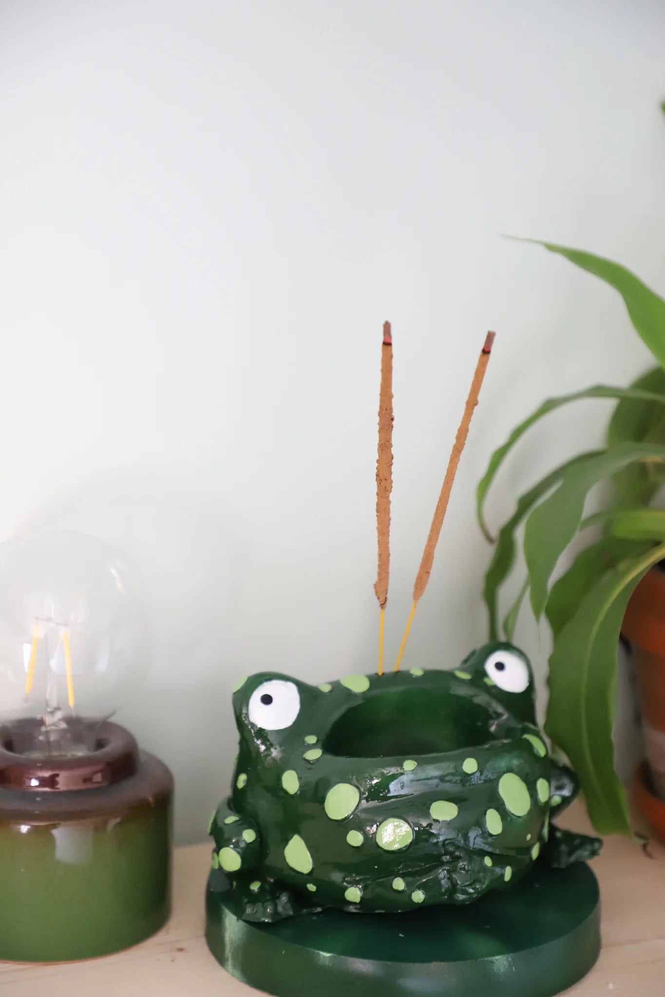 Frog Incense Remote Holder 1